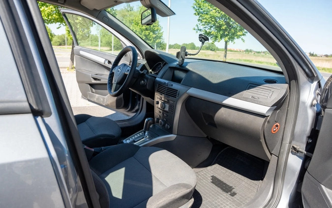 Opel Astra cena 9400 przebieg: 349000, rok produkcji 2006 z Iława małe 326